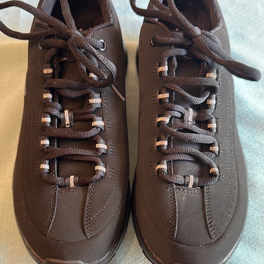 Skechers womens black archfit skyline sneakers